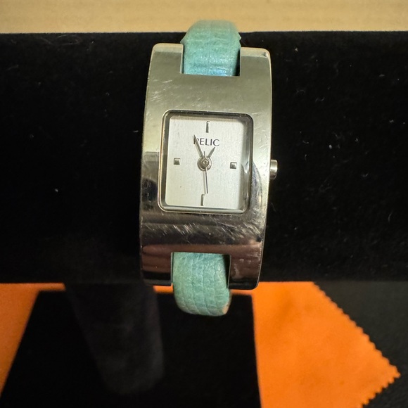 Relic Silver Watch with Green Leather Strap - Picture 9 of 10
